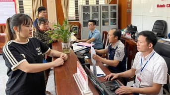 Cán bộ, công chức cấp xã: Tạm gác việc riêng vì nhiệm vụ chung