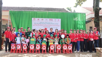 គាំទ្រសាលា - ឆ្ពោះទៅព្រំដែន