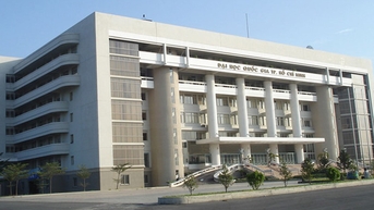 수천 명의 한국 학생들이 호치민시 국립대학교에서 공부하고 있습니다.