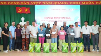 Hơn 340 triệu đồng hỗ trợ người dân, học sinh có hoàn cảnh khó khăn