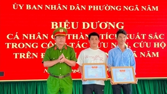 Khen thưởng 2 thanh niên dũng cảm cứu người bị đuối nước