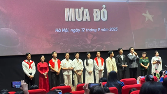 Dàn sao 'Mưa đỏ' cảm ơn khán giả đã cùng khóc, cùng cười