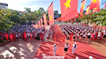 Hai Phong គំរាម​ដាក់​ពិន័យ​នាយក​សាលា​យ៉ាង​តឹង​រ៉ឹង​ប្រសិន​បើ​ពួក​គេ​អនុញ្ញាត​ឲ្យ​មាន​ការ​ចំណាយ​លើស​ដើម​នៅ​ដើម​ឆ្នាំ​សិក្សា