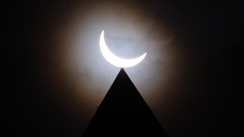 Sắp nhật thực, Việt Nam có xem được 'mặt trăng ăn mặt trời'?