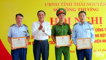 ការផ្តល់រង្វាន់ដល់ក្រុម និងបុគ្គលដែលមានស្នាដៃឆ្នើម