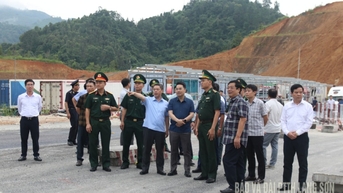 Lãnh đạo UBND tỉnh làm việc với Đoàn công tác của Tỉnh ủy Lào Cai về Đề án thí điểm xây dựng cửa khẩu thông minh