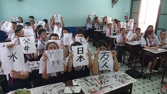 Học sinh TP.HCM học tiếng Nhật với giáo viên bản ngữ