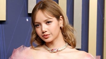 Lisa BlackPink, Selena Gomez và dàn sao biến thảm đỏ Emmy thành sàn diễn thời trang