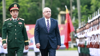 នាយឧត្តមសេនីយ៍ Phan Van Giang អញ្ជើញជាអធិបតីក្នុងពិធីស្វាគមន៍រដ្ឋមន្ត្រីការពារជាតិទួរគី។