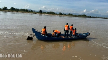 Chìm ghe trên sông Ba, một phụ nữ bị nước cuốn mất tích
