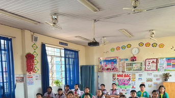 Phụ huynh hào hứng đón chờ bộ sách giáo khoa miễn phí