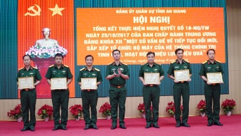 Tổ chức lực lượng vũ trang tỉnh An Giang tinh, gọn, mạnh