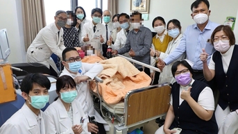 베트남은 역사상 가장 어려운 세포 치료법을 이용해 급성 백혈병 환자를 처음으로 성공적으로 치료했습니다.