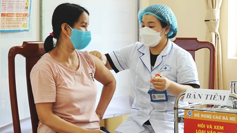 Bộ trưởng Y tế: Tăng lương, phụ cấp tạo động lực cho nhân viên y tế tuyến đầu