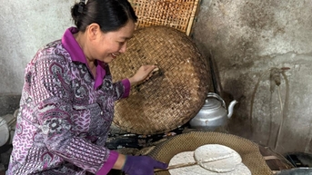 រក្សាភ្លើង” ភូមិសិប្បកម្មក្រដាសអង្ករ Dong Binh