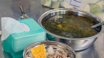 ឪពុកម្តាយចោទប្រកាន់អាហារនៅសាលាបឋមសិក្សា Da Lat ថាមិនធានាគុណភាព