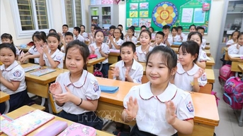 ត្រូវប្រាកដថាអ្នកទទួលផលទាំងអស់អាចចូលប្រើប្រាស់បានទាន់ពេលវេលានូវគោលការណ៍មិនគិតថ្លៃសិក្សា និងជំនួយអាហារថ្ងៃត្រង់។