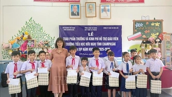 Nơi ươm mầm tình yêu tiếng Việt tại Lào
