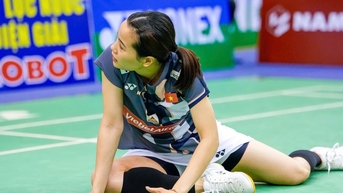 តើកីឡាករវាយកូនបាល់ Nguyen Thuy Linh មានរបួសអ្វី? ហេតុអ្វីបានជាមិនមានគ្រូបង្វឹកជាមួយនាង?
