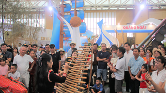 Thanh âm đại ngàn nối nhịp thế hệ tại triển lãm thành tựu đất nước