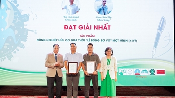ពិធី​ប្រគល់​រង្វាន់​នៃ​ការ​ប្រលង​សរសេរ 'កសិកម្ម​សរីរាង្គ - ដើម្បី​កំណើន​បៃតង និង​ការ​អភិវឌ្ឍ​ប្រកប​ដោយ​ចីរភាព'