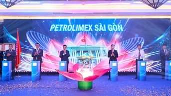Petrolimex Saigon ប្រារព្ធខួបលើកទី 50 និងទទួលបានមេដាយការងារថ្នាក់ដំបូង