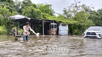 Người “tò tét” điều tiết giao thông