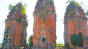 Cận cảnh 4 tòa tháp Chăm cổ đang chờ "chữa thương" ở Gia Lai