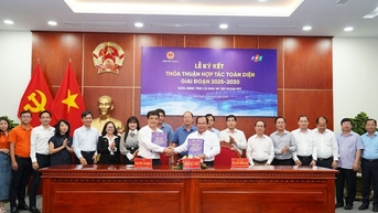 FPT និងគណៈកម្មាធិការប្រជាជន Ca Mau សហការយ៉ាងទូលំទូលាយលើការផ្លាស់ប្តូរឌីជីថល និងការអភិវឌ្ឍន៍ធនធានមនុស្សរហូតដល់ឆ្នាំ 2030