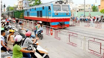 TPHCM tăng cường giải pháp bảo đảm an toàn giao thông đường sắt