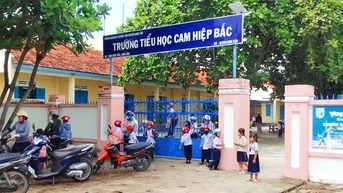 Phụ huynh phản ánh các khoản thu không rõ ràng, hiệu trưởng nói gì?