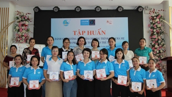 Tập huấn hướng dẫn viên chương trình "Làm cha mẹ cho phát triển toàn diện trẻ thơ"