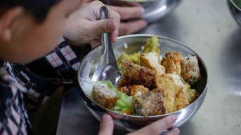 Bao giờ tầm vóc người Việt Nam được cải thiện: Bữa ăn học đường chưa ‘ngon’