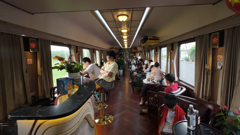 បុរស​ខាង​ត្បូង​ចំណាយ​កន្លះ​លាន​ដើម្បី​ទទួល​បទពិសោធន៍​លើ​កប៉ាល់​អភិជន​នៅ​ Hai Phong