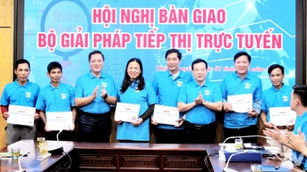 គាំទ្រដល់ការអភិវឌ្ឍន៍អាជីវកម្ម