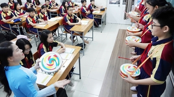 Mời nghệ sĩ, vận động viên vào trường dạy học: Cần luật song hành