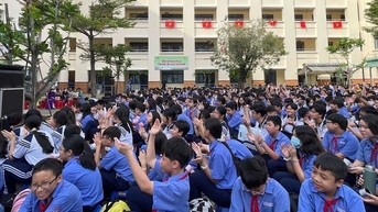 ‘Không thể tin nổi, không thu quỹ phụ huynh lẽ ra bình thường lại thành hiếm lạ’