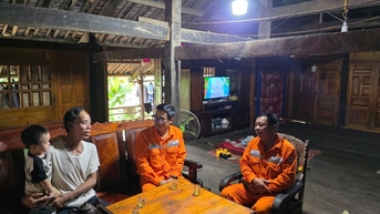 Điện về bừng sáng bản làng