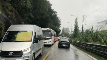 Phương tiện ì ạch qua đèo Bảo Lộc ngày cuối kỳ nghỉ lễ