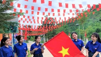 Miền núi rực rỡ sắc cờ Tổ quốc mừng Quốc khánh