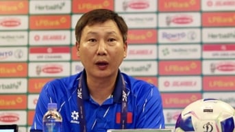 HLV Kim Sang Sik loại cầu thủ Việt kiều trước vòng loại U23 châu Á