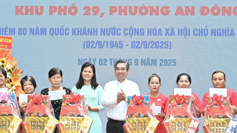 Lãnh đạo TPHCM dự "Ngày hội non sông - Dân tộc kết đoàn"