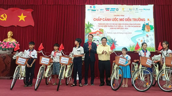 Lan tỏa yêu thương đến học sinh khó khăn