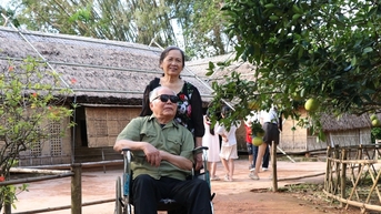 ទាហានខេត្ត Quang Tri Citadel ជិះរទេះរុញទៅលេងស្រុកកំណើតពូ Ho នៅថ្ងៃបុណ្យជាតិ