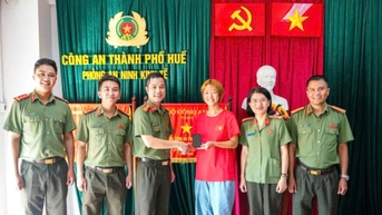 ប្រគល់ទូរស័ព្ទដែលបាត់ទៅនិស្សិតស្រីជនជាតិជប៉ុន