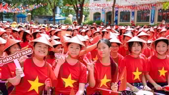 Ra mắt MV “Tuổi trẻ thế hệ Bác Hồ” do học sinh thể hiện bằng 9 thứ tiếng