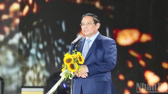 Cống hiến hết mình vì nghệ thuật, vì sự hưởng thụ văn hoá của nhân dân