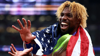 Noah Lyles មាន​ការ​អបអរ​ដ៏​ក្តៅ​គគុក​នៅ​ពេល​ដែល​គាត់​បាន​តាម​ស្មើ​កំណត់ត្រា​ដ៏​អស្ចារ្យ​របស់ Usain Bolt