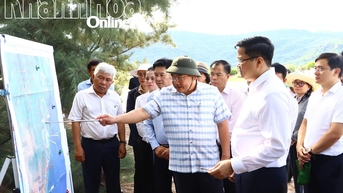 2025~2030년 임기 칸호아성 당위원회 제1차 대회 환영: 닌투안 2호 원자력 발전소 프로젝트 시행을 위한 합의 도출