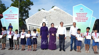 학문의 전통을 일깨우고, 부강하고 강한 조국을 건설합니다.